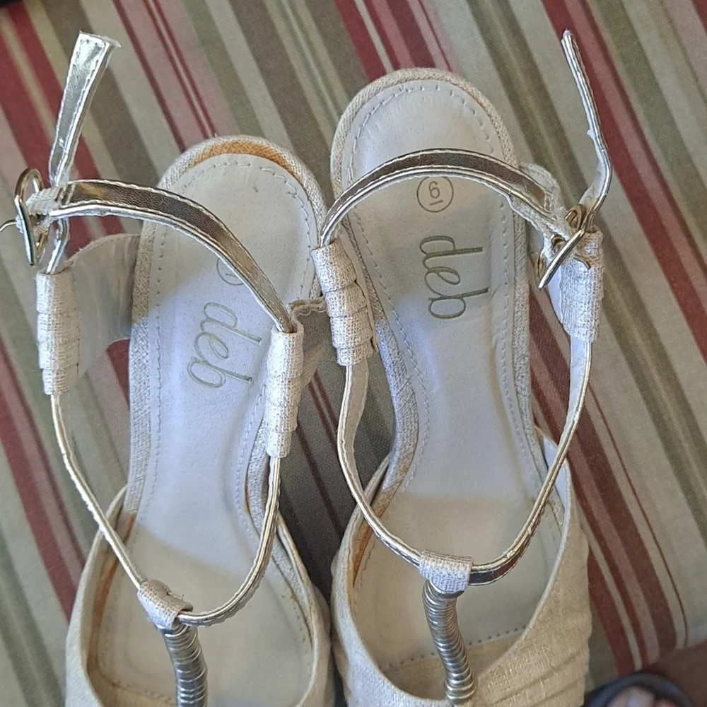 🌻3/$15🌻 Deb heels